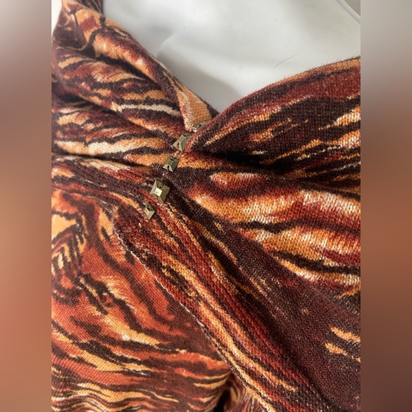 Reba Animal Print Top with Button Detail - Picture 2 of 6